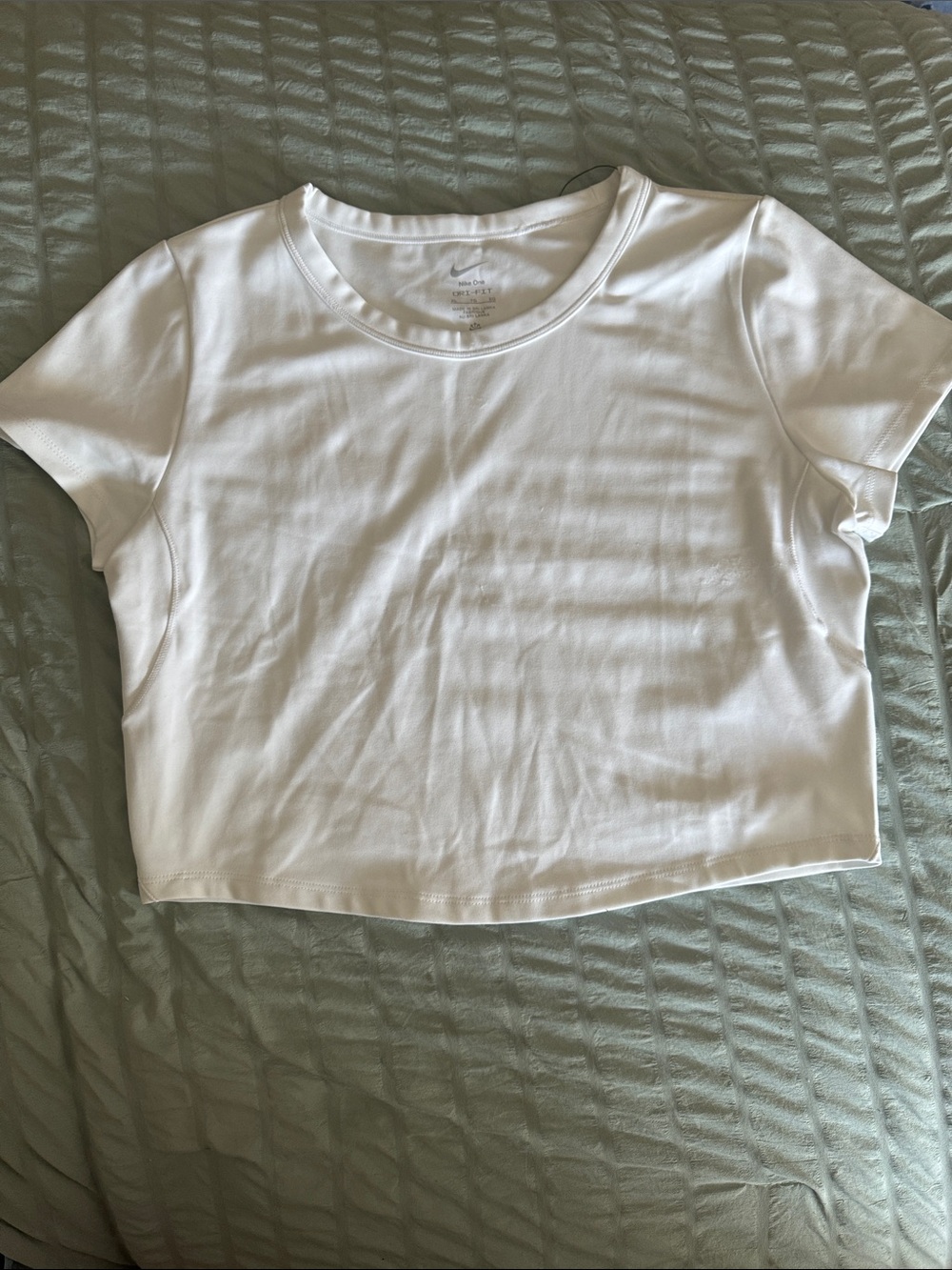Women’s crop top crewneck tee